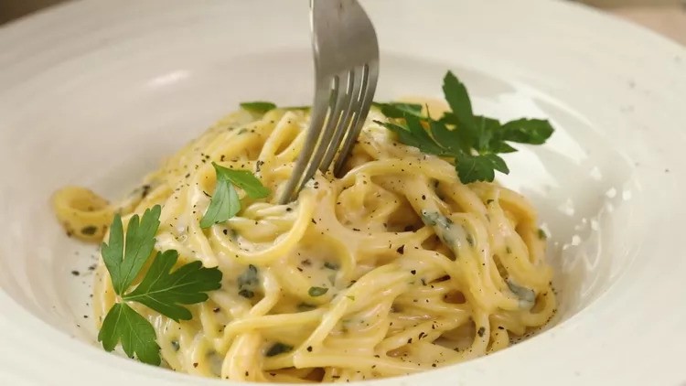 Creamy Garlic Pasta Photo